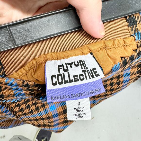 Future Collective Women Houndstooth Brown Plaid High Rise Flare Pants Size 0 - Picture 4 of 4